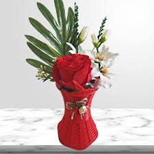 Julklappsidéer: Röd Plastvas för Trädgårdsarbete