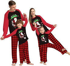 Juliga Familjepyjamaser - Matcha i Stil!